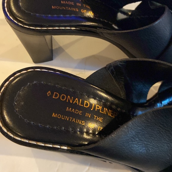 Donald Pliner black leather sandals: Size 6 1/2 - Picture 2 of 7